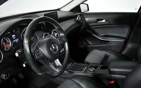 Mercedes-Benz GLA, 2017 год, 1 999 900 рублей, 9 фотография