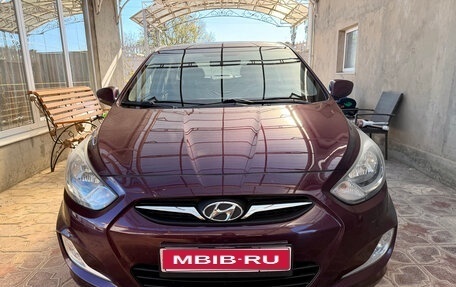 Hyundai Solaris II рестайлинг, 2011 год, 850 000 рублей, 1 фотография