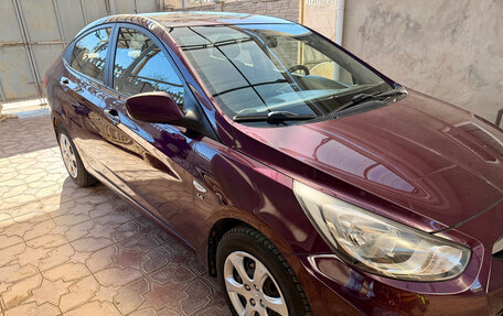 Hyundai Solaris II рестайлинг, 2011 год, 850 000 рублей, 6 фотография