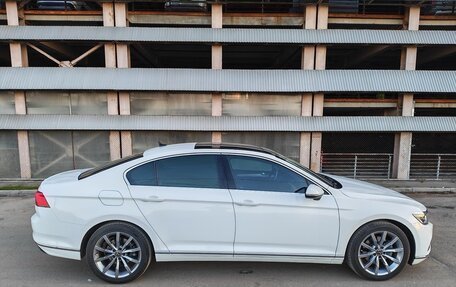 Volkswagen Passat B8 рестайлинг, 2021 год, 3 750 000 рублей, 4 фотография