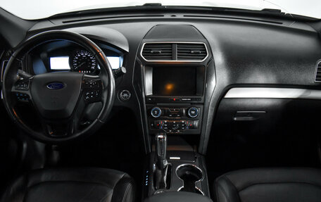 Ford Explorer VI, 2016 год, 2 690 000 рублей, 16 фотография