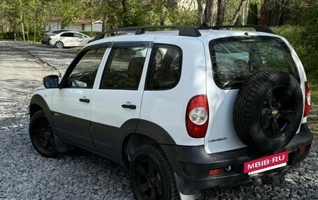 Chevrolet Niva I рестайлинг, 2017 год, 735 000 рублей, 2 фотография