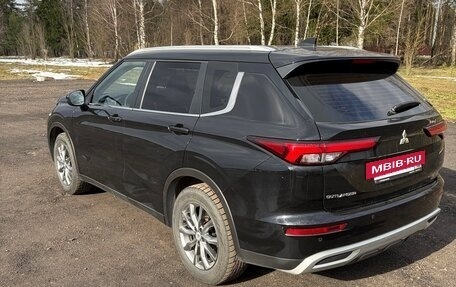 Mitsubishi Outlander, 2022 год, 3 600 000 рублей, 3 фотография