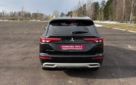 Mitsubishi Outlander, 2022 год, 3 600 000 рублей, 4 фотография