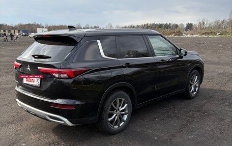 Mitsubishi Outlander, 2022 год, 3 600 000 рублей, 5 фотография