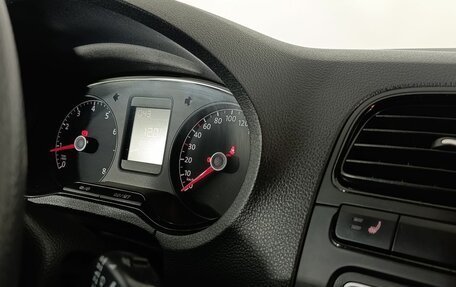 Volkswagen Polo VI (EU Market), 2015 год, 900 000 рублей, 11 фотография