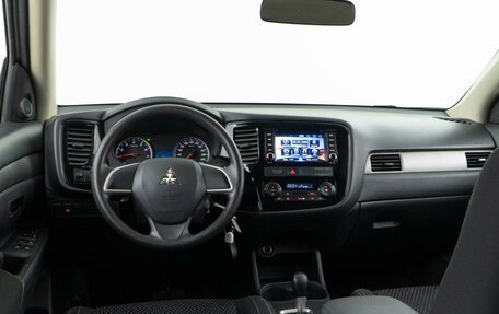 Mitsubishi Outlander III рестайлинг 3, 2016 год, 1 599 046 рублей, 6 фотография