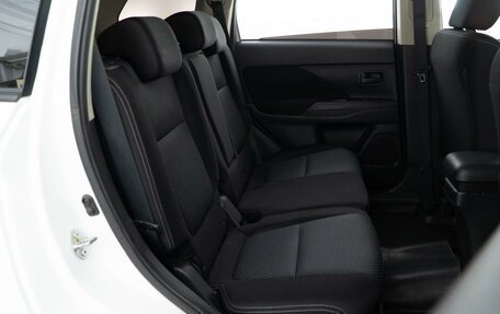 Mitsubishi Outlander III рестайлинг 3, 2016 год, 1 599 046 рублей, 7 фотография