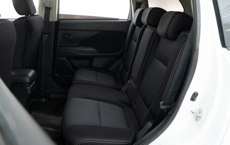 Mitsubishi Outlander III рестайлинг 3, 2016 год, 1 599 046 рублей, 9 фотография