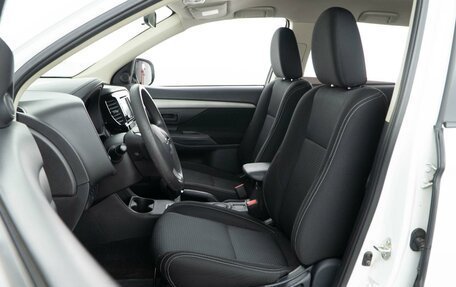 Mitsubishi Outlander III рестайлинг 3, 2016 год, 1 599 046 рублей, 10 фотография