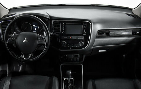 Mitsubishi Outlander III рестайлинг 3, 2017 год, 1 690 000 рублей, 7 фотография