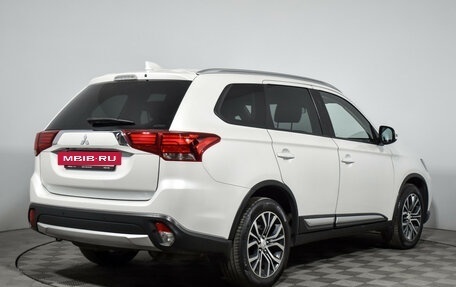 Mitsubishi Outlander III рестайлинг 3, 2017 год, 1 690 000 рублей, 3 фотография