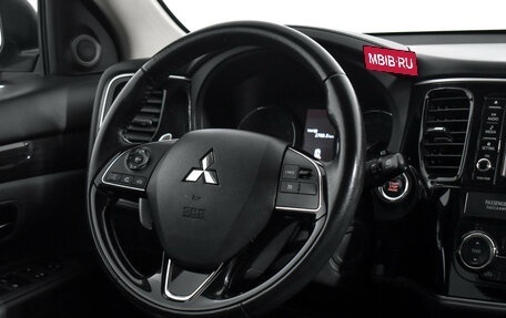 Mitsubishi Outlander III рестайлинг 3, 2017 год, 1 690 000 рублей, 8 фотография