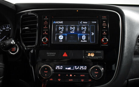 Mitsubishi Outlander III рестайлинг 3, 2017 год, 1 690 000 рублей, 16 фотография