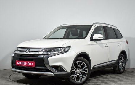 Mitsubishi Outlander III рестайлинг 3, 2017 год, 1 690 000 рублей, 9 фотография