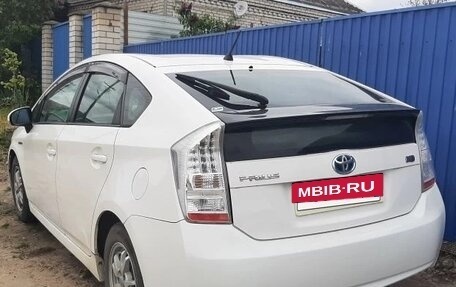 Toyota Prius, 2011 год, 980 000 рублей, 5 фотография