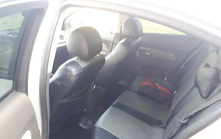 Chevrolet Cruze II, 2009 год, 330 000 рублей, 9 фотография