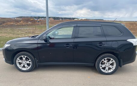 Mitsubishi Outlander III рестайлинг 3, 2013 год, 1 230 000 рублей, 3 фотография