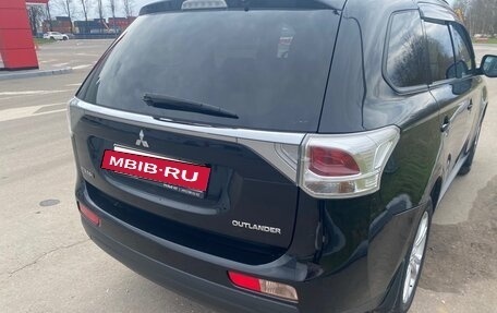 Mitsubishi Outlander III рестайлинг 3, 2013 год, 1 230 000 рублей, 2 фотография