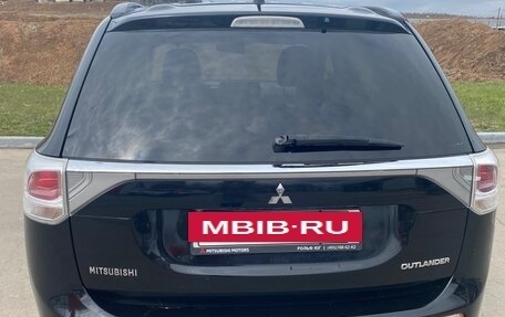 Mitsubishi Outlander III рестайлинг 3, 2013 год, 1 230 000 рублей, 4 фотография
