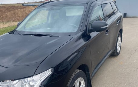 Mitsubishi Outlander III рестайлинг 3, 2013 год, 1 230 000 рублей, 13 фотография