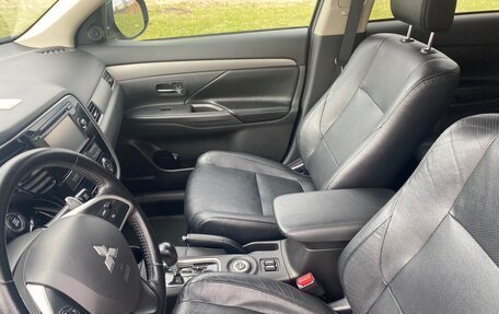 Mitsubishi Outlander III рестайлинг 3, 2013 год, 1 230 000 рублей, 6 фотография