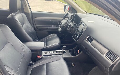 Mitsubishi Outlander III рестайлинг 3, 2013 год, 1 230 000 рублей, 9 фотография
