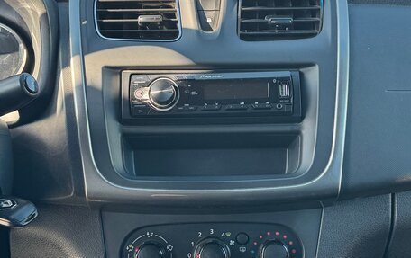 Renault Logan II, 2018 год, 420 000 рублей, 9 фотография