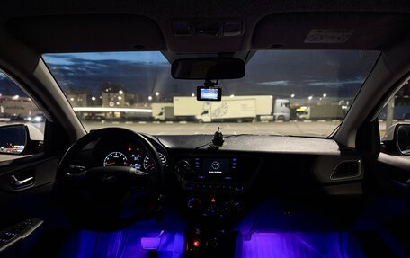 Hyundai Solaris II рестайлинг, 2018 год, 1 300 000 рублей, 16 фотография
