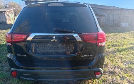 Mitsubishi Outlander III рестайлинг 3, 2015 год, 850 000 рублей, 8 фотография