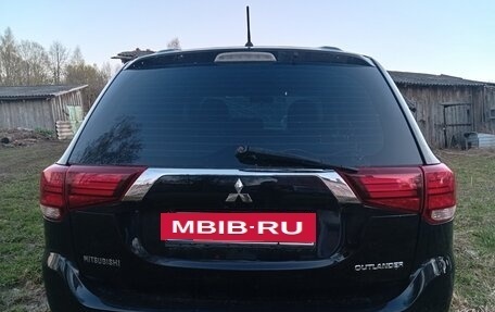 Mitsubishi Outlander III рестайлинг 3, 2015 год, 850 000 рублей, 10 фотография