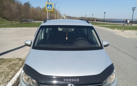 Volkswagen Touran III, 2011 год, 990 000 рублей, 4 фотография