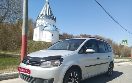 Volkswagen Touran III, 2011 год, 990 000 рублей, 3 фотография