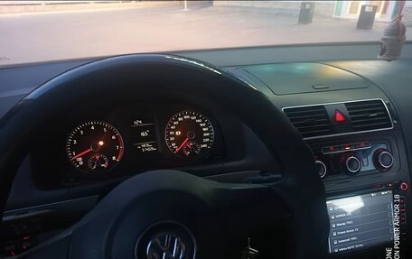 Volkswagen Touran III, 2011 год, 990 000 рублей, 21 фотография