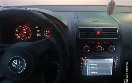 Volkswagen Touran III, 2011 год, 990 000 рублей, 24 фотография