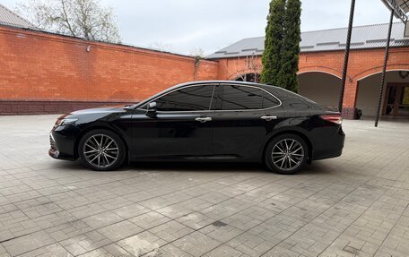 Toyota Camry, 2023 год, 3 360 000 рублей, 2 фотография