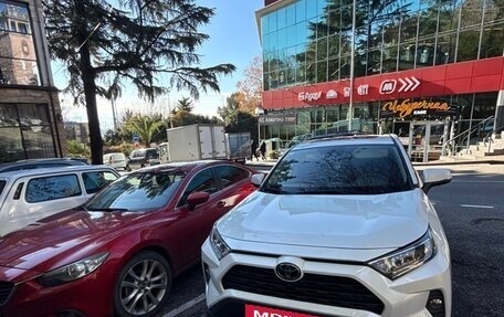 Toyota RAV4, 2022 год, 3 850 000 рублей, 2 фотография