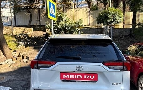 Toyota RAV4, 2022 год, 3 850 000 рублей, 8 фотография