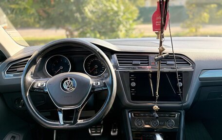 Volkswagen Tiguan II, 2018 год, 2 070 000 рублей, 29 фотография