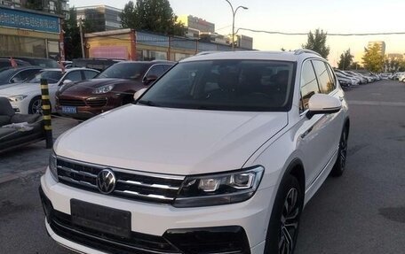 Volkswagen Tiguan II, 2023 год, 2 700 000 рублей, 1 фотография