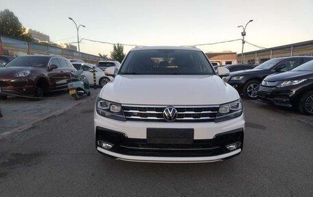 Volkswagen Tiguan II, 2023 год, 2 700 000 рублей, 2 фотография
