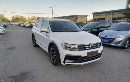 Volkswagen Tiguan II, 2023 год, 2 700 000 рублей, 3 фотография