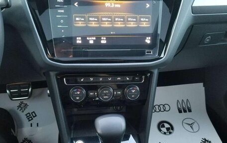 Volkswagen Tiguan II, 2023 год, 2 700 000 рублей, 9 фотография
