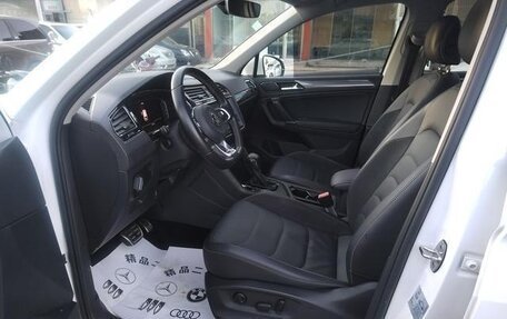 Volkswagen Tiguan II, 2023 год, 2 700 000 рублей, 8 фотография