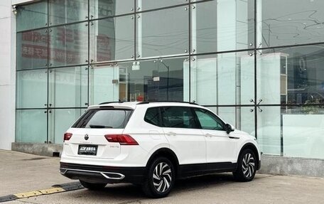 Volkswagen Tiguan II, 2023 год, 2 500 000 рублей, 4 фотография