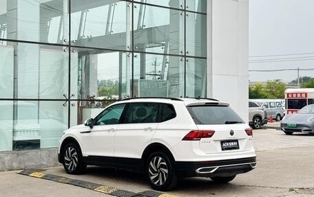 Volkswagen Tiguan II, 2023 год, 2 500 000 рублей, 6 фотография