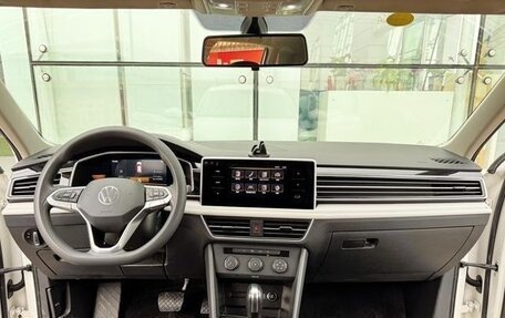 Volkswagen Tiguan II, 2023 год, 2 500 000 рублей, 12 фотография