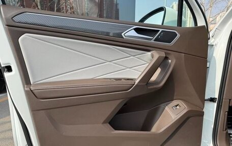 Volkswagen Tiguan II, 2023 год, 2 700 000 рублей, 14 фотография