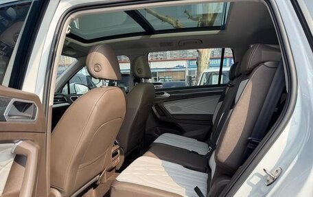 Volkswagen Tiguan II, 2023 год, 2 700 000 рублей, 11 фотография