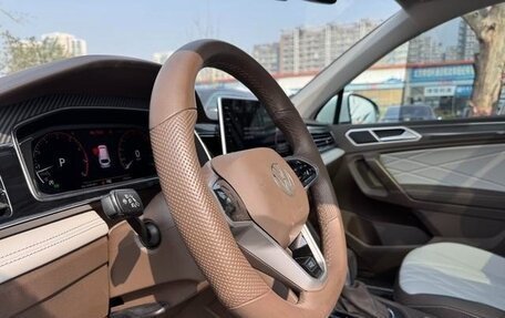 Volkswagen Tiguan II, 2023 год, 2 700 000 рублей, 9 фотография